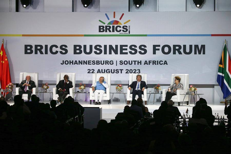 Los BRICS buscan integrar a más países al grupo para aumentar su poder económico