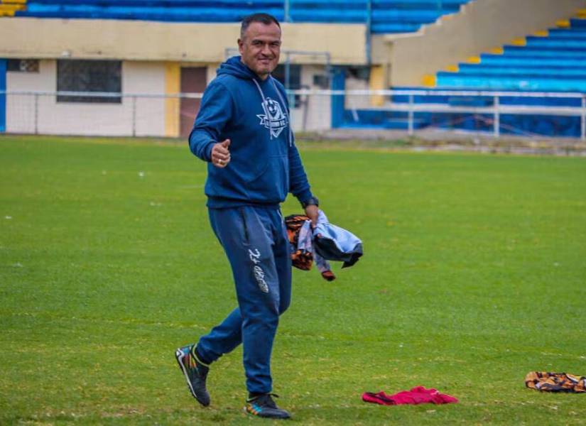 Geovanny Cumbicus en un entrenamiento con Libertad