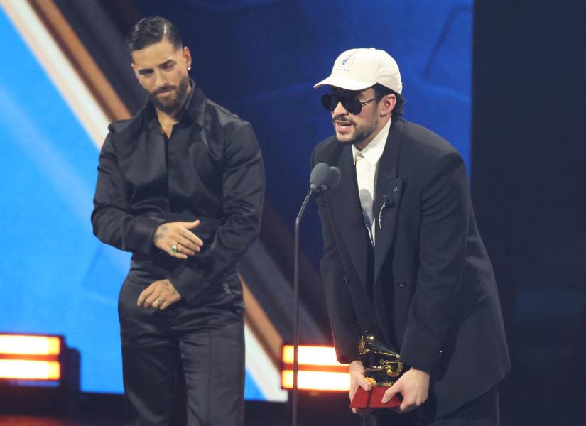El cantante puertorriqueño Bad Bunny habla luego de recibir el Latin Grammy a Álbum del año este jueves, en Las Vegas (Estados Unidos).