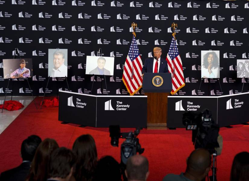 Donald Trump dio a conocer a los galardonados de la 48.ª edición anual de los Premios del Centro Kennedy.