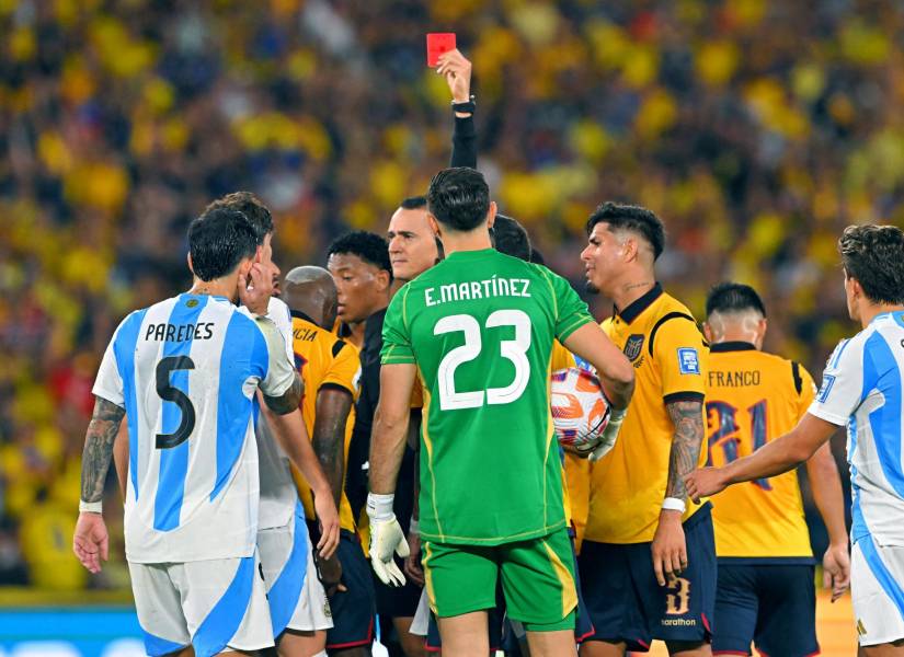 Nicolás Otamendi, defensa de Argentina, fue expulsado ante Ecuador por Eliminatorias