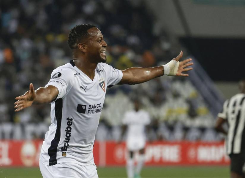 Michael Estrada de LDU anotó el único gol del equipo ecuatoriano ante Botafogo.