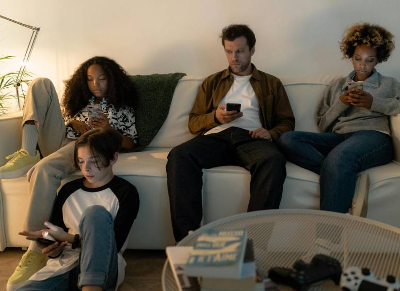 Niños con celulares