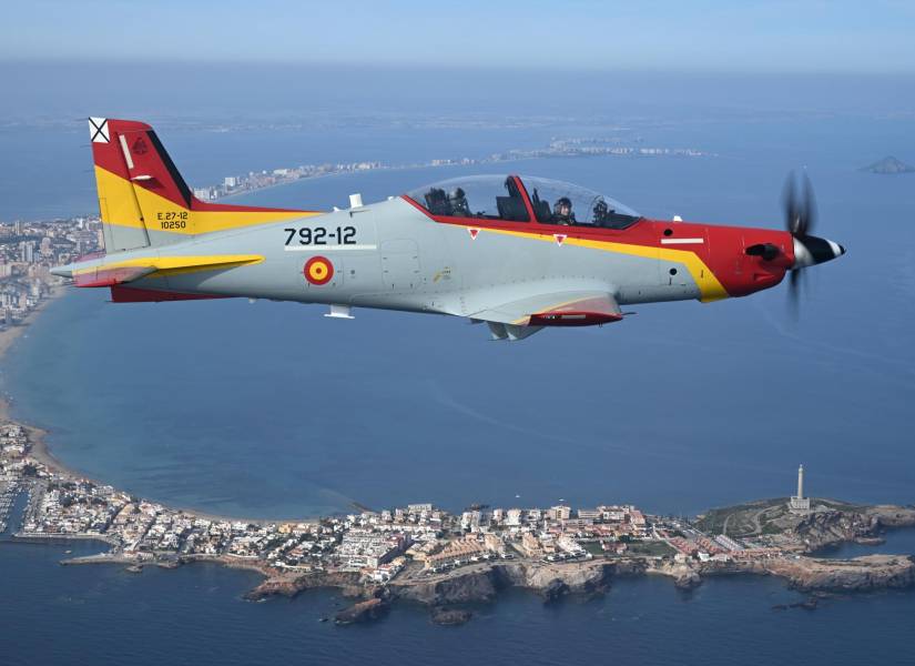 La princesa Leonor ha completado la formación teórica y las sesiones de simulador y de vuelo real en Pilatus establecidas para alcanzar las competencias necesarias que le han permitido realizar con seguridad 'la suelta' el jueves 18 de diciembre.