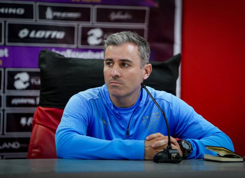 Julián Tobar dirigió a Liga de Quito ante El Nacional, tras la expulsión de Tiago Nunes ante Manta.