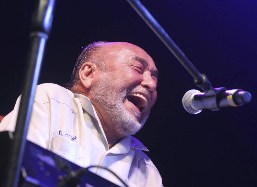 EFEMEX01. BOGOTÁ (COLOMBIA), 06/08/2025.- Fotografía de archivo del 22 de mayo de 2015 del pianista Eddie Palmieri en un concierto en Cancún (México). El reconocido pianista y compositor salsero de origen puertorriqueño Eddie Palmieri falleció este miércoles a los 88 años de edad. EFE/Alonso Cupul ARCHIVO