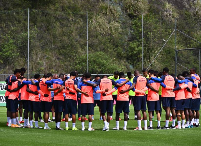 Jugadores de Ecuador reunidos en un entrenamiento