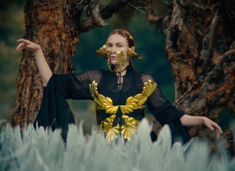 En 2024, el cineasta Paolo Sorrentino lanzó su película Pathernope. En una escena, en medio de diálogos en italiano, la voz de LaTorre se asomaba con Memoria del EP Orillas de 2023.