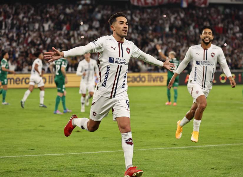 Lisandro Alzugaray celebra su gol contra Palmeiras por la semifinal de ida de la Copa Libertadores
