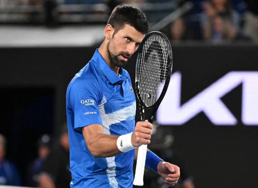Novak Djokovic celebra su victoria frente Jaime Faria en el Abierto de Australia