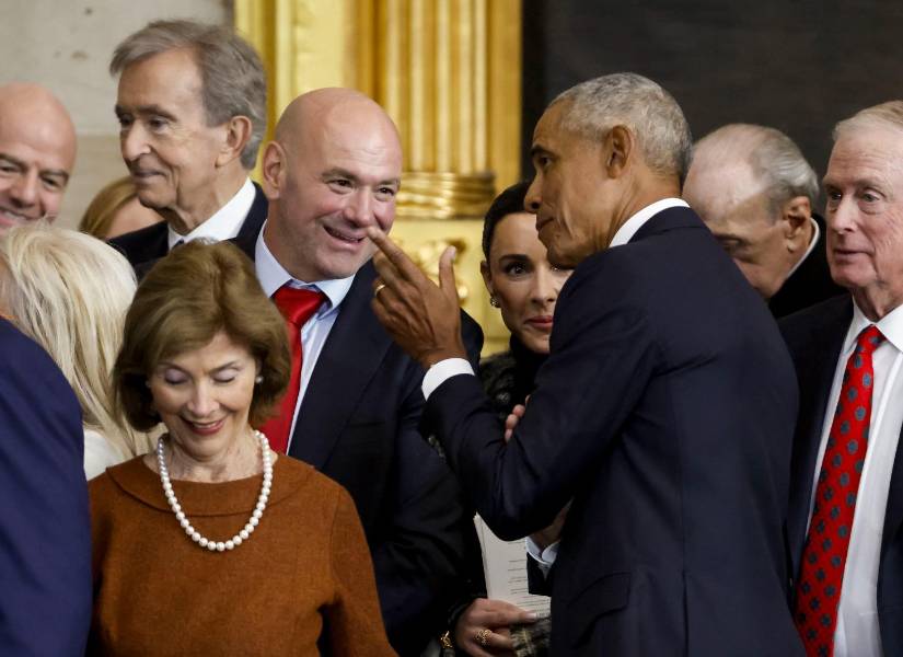 Dana White, presidente de la UFC, saludando al expresidente Barack Obama.