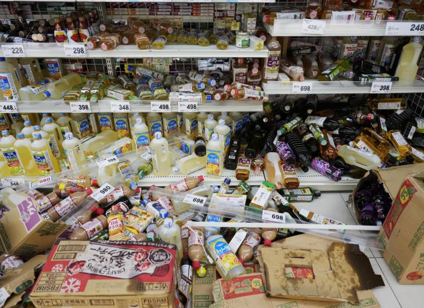 Un supermercado afectado en Japón tras el terremoto