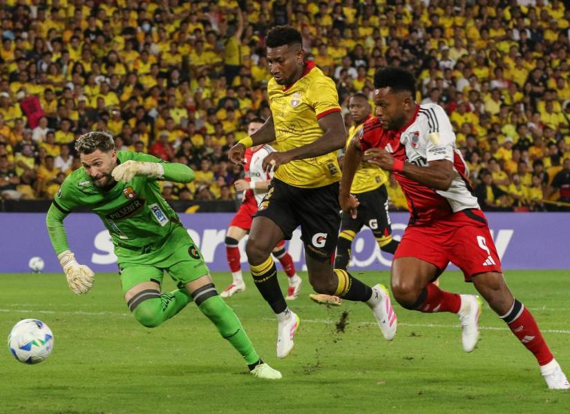 Gustavo Vallecilla no tuvo su mejor partido en el Barcelona SC vs. River Plate.
