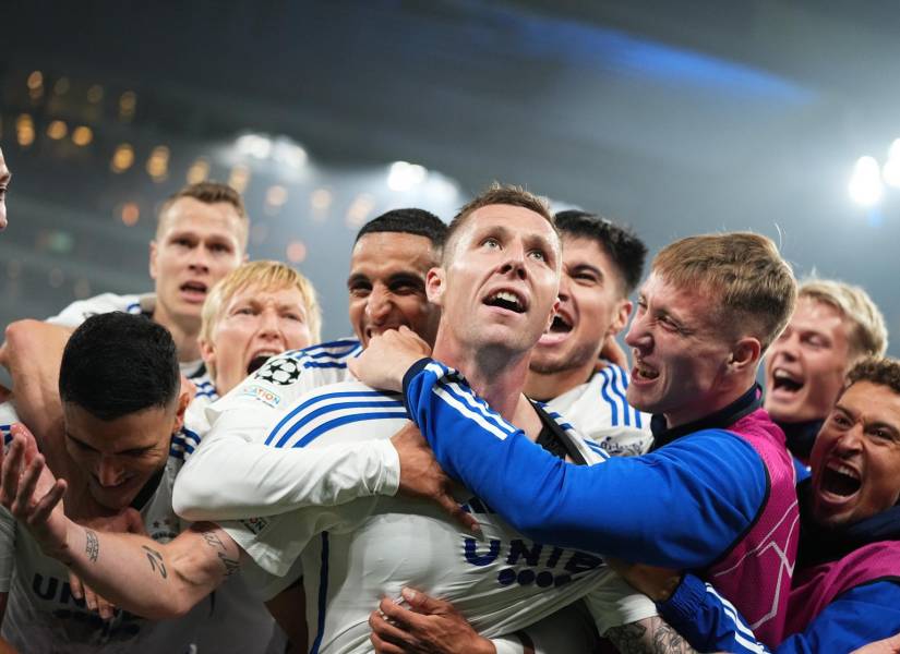 Los jugadores del Copenhague celebraban el gol que les daba la victoria parcial al Bayern Munich.