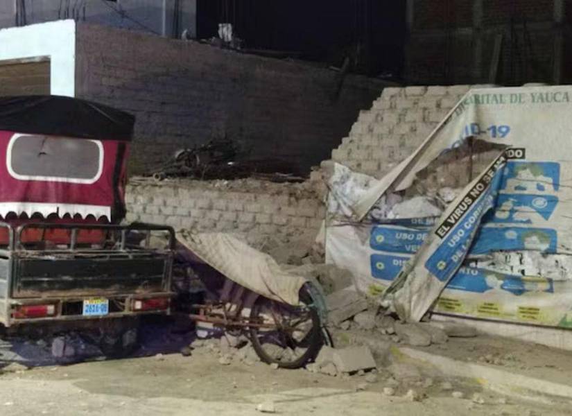 Viviendas afectadas por el sismo de magnitud 7 en Arequipa, Perú.