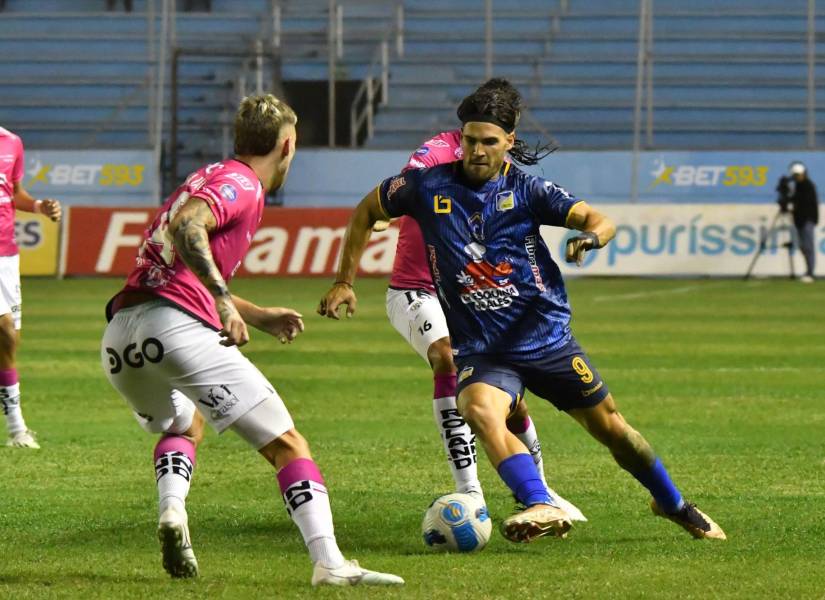 Facundo Castelli, jugador del Delfín de Manta.