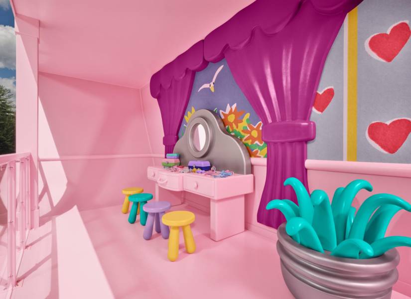 Fotografía cedida por Airbnb de la casa de la icónica muñeca Polly Pocket en EE. UU.