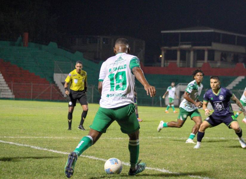 Liga de Portoviejo venció 2-1 a Búhos ULVR en la ida de la serie.