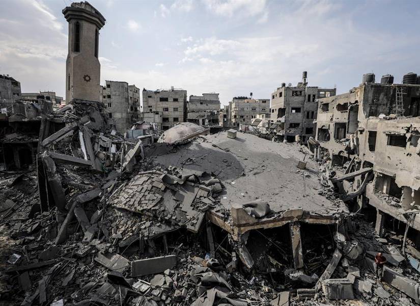 Imagen de la destrucción de una mezquita en Franja de Gaza por uno de los misiles enviados desde Israel, en retaliación de los ataques de Hamás.