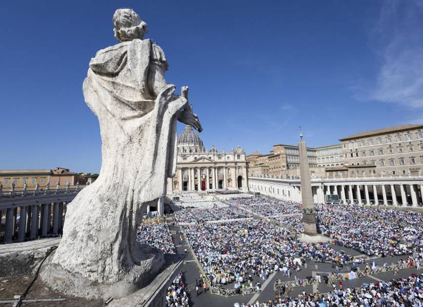 Miles de seguidores presentes en la canonización ded Carlo Acutis.