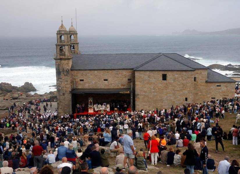 Muxía, la zona cero del 'Prestige', vuelve al foco internacional por sus populares piedras