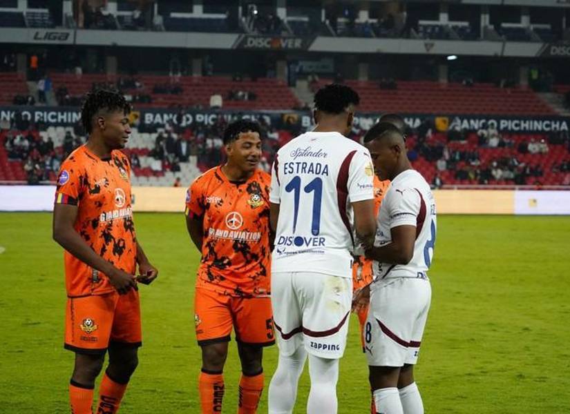 Jugadores de Libertad y LDUQ.