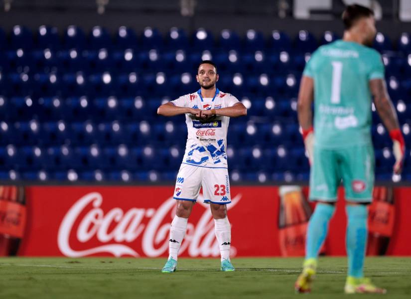 Diego Duarte celebra su gol contra Aucas
