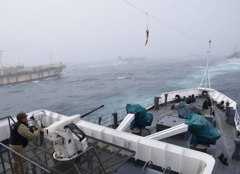La Prefectura Naval de Argentina persigue al Jing Yuan 626, un buque chino sospechoso de pesca ilegal, en 2018.