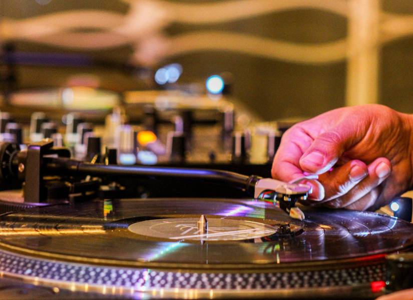 Son las 11 y media de la noche y quedaban dos lugares: Chawar, en la calle Madrid, cerca a la Plaza de La Floresta, y Zíngaro, en Alfonso Perrier por La Vicentina.