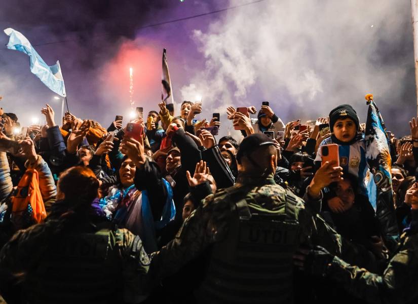 Aficionados de la selección argentina en el recibimiento.