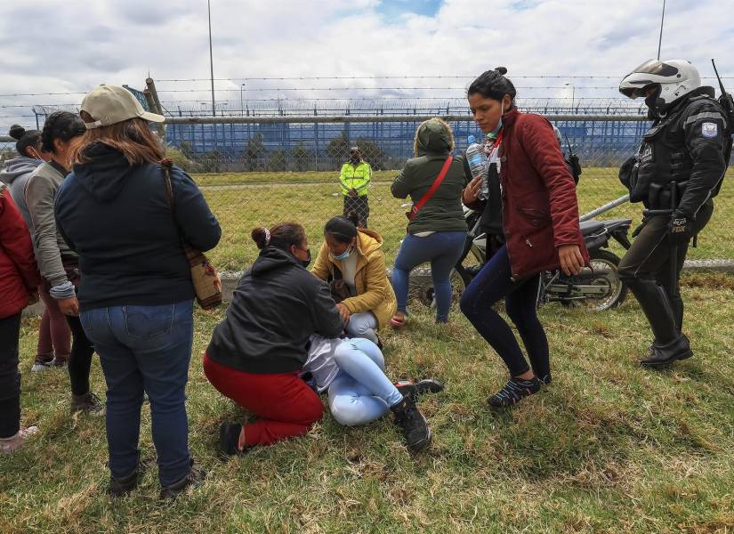 La Policía Nacional controló en los alrededores de la cárcel de Cotopaxi.