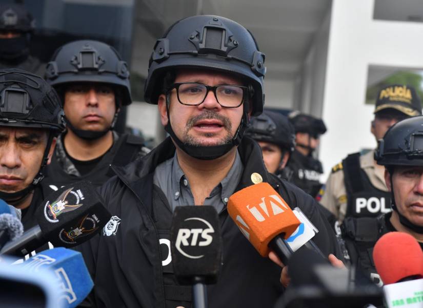 Manta, 10 de julio de 2025. El Ministro del Interior, Jhon Reimberg, participÃ³ en la intervenciÃ³n de la Agencia Municipal de TrÃ¡nsito de Manta. ARIEL OCHOA / API