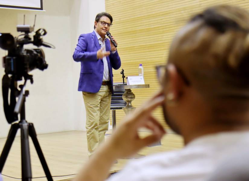 Imagen de archivo del candidato a la presidencia, Fernando Villavicencio, durante una conferencia.