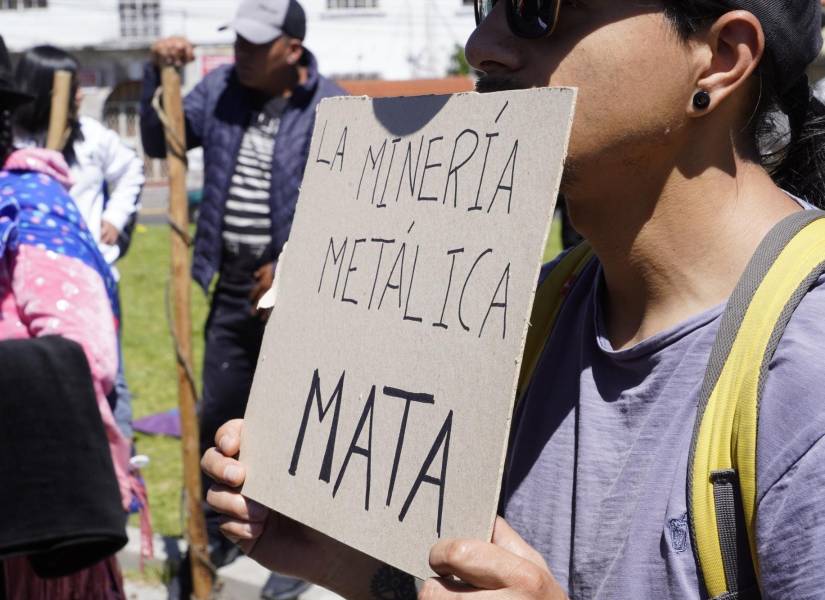 Concentración en contra de la minerí­a en el parque El Arbolito, en Quito.