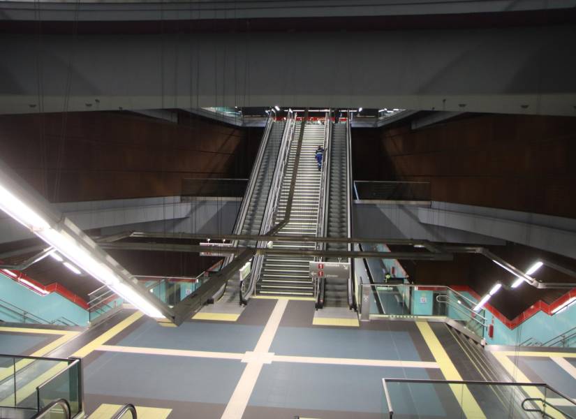 Quito, martes 28 de noviembre del 2023. El Metro de Quito inicia pruebas de transporte masivo, previo a su funcionamiento total en el mes diciembre.