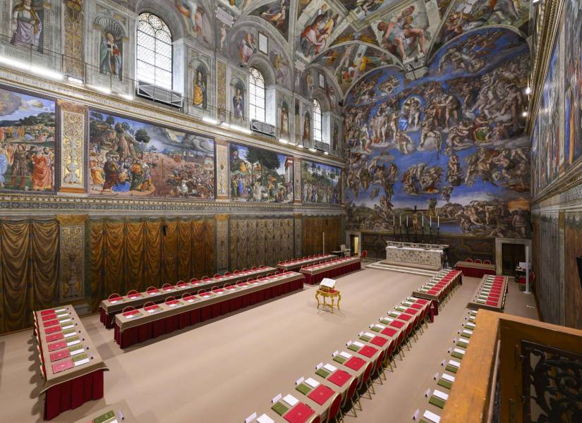 CIUDAD DEL VATICANO, 06/05/2025.— Los 133 cardenales que elegirán al nuevo papa se encerrarán desde mañana en la Capilla Sixtina, ante el fresco de Juicio Final de Miguel Ángel y donde todo está ya preparado, aseguró hoy la directora de los Museos Vaticanos, Bárbara Jatta.