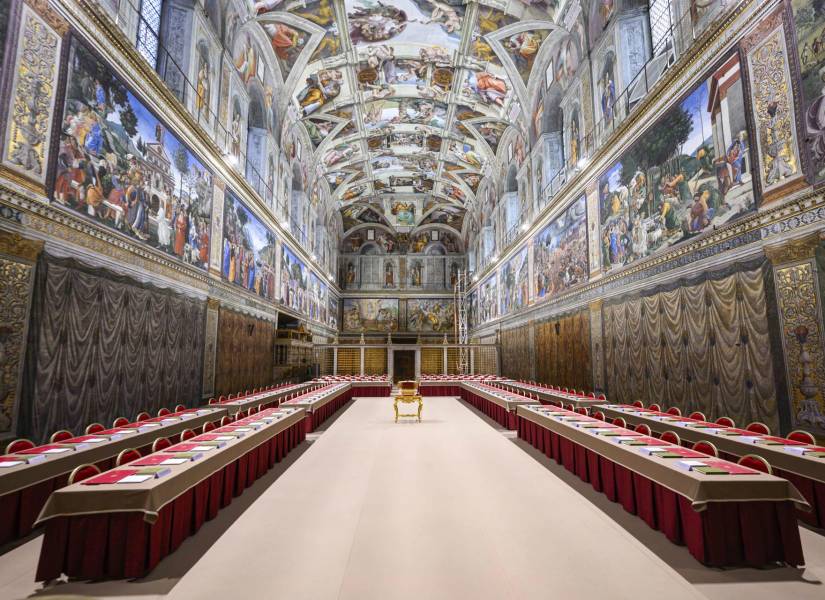 Los 133 cardenales que elegirán al nuevo papa se encerrarán desde mañana en la Capilla Sixtina, ante el fresco de Juicio Final de Miguel Ángel y donde todo está ya preparado, aseguró hoy la directora de los Museos Vaticanos, Bárbara Jatta.
