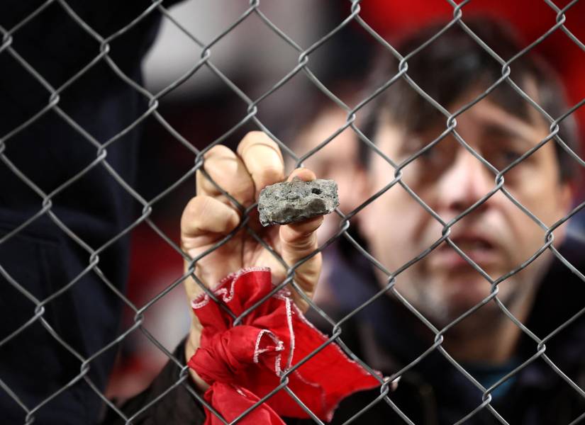 Pelea entre hinchas de Independiente de Avellaneda y Universidad de Chile por Copa Sudamericana