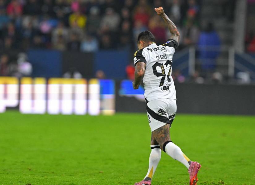 El volante del Atlético Mineiro, Dudu, celebra su gol contra Independiente del valle en el partido por la semifinal de ida de la Copa Sudamericana