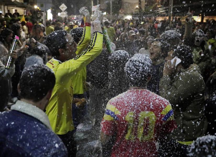Las celebraciones se hicieron con algarabía y espuma.