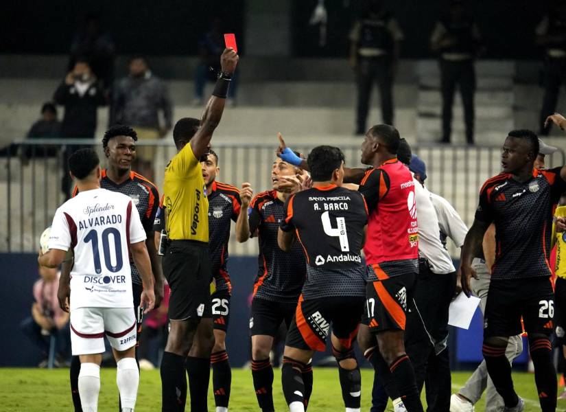 El volante de Emelec, Alfonso Barco, fue expulsado contra liga de Quito por la semifinal de ida de la Copa Ecuador