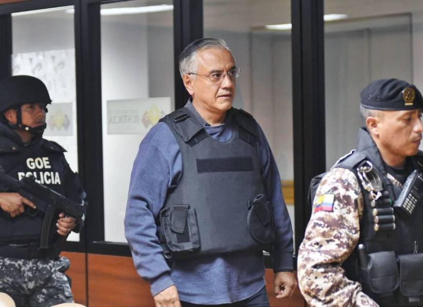 Alexis Mera (c) en una imagen de archivo.