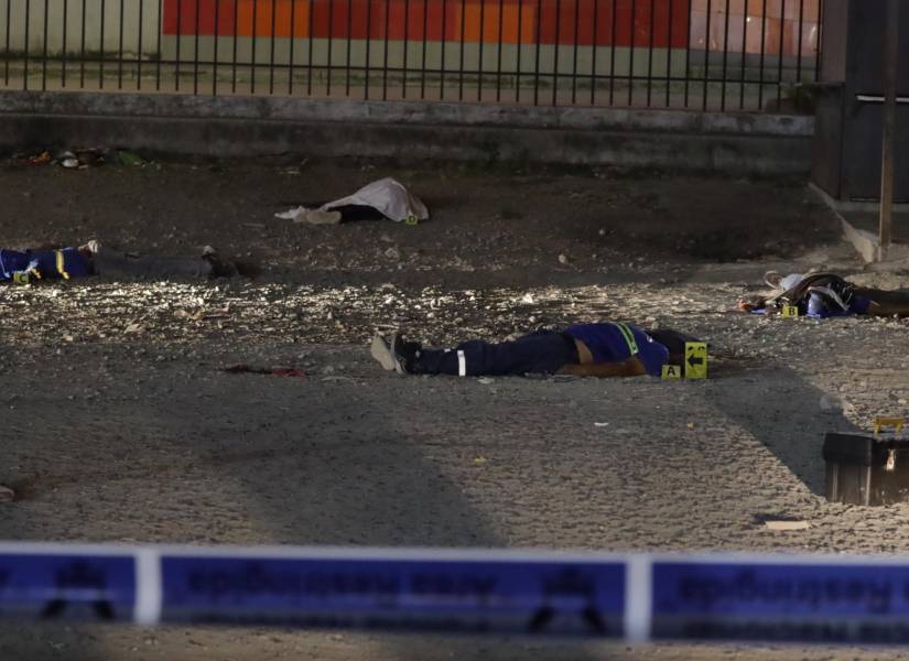 Imagen de las víctimas mortales de este ataque armado en Durán, la noche del sábado 2 de diciembre de 2023.