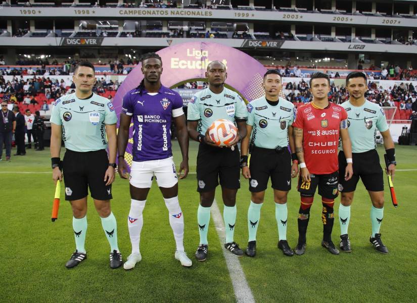 Ricardo Adé, defensa de Liga de Quito, en el partido ante Deportivo Cuenca por la fecha 21 de la LigaPro