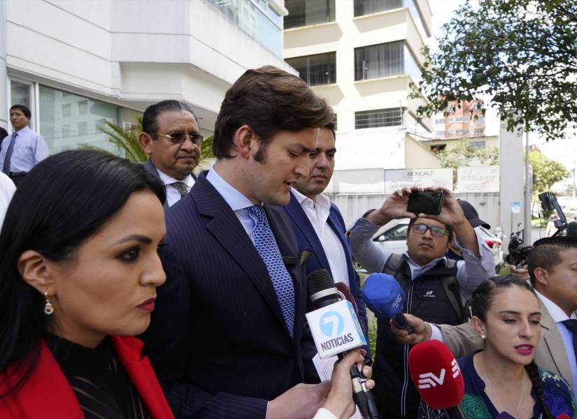 Los exasambleístas Yeseña Guamaní y Esteban Torres presentaron una demanda de inconstitucionalidad al decreto de Lasso que los dejó sin cargos.