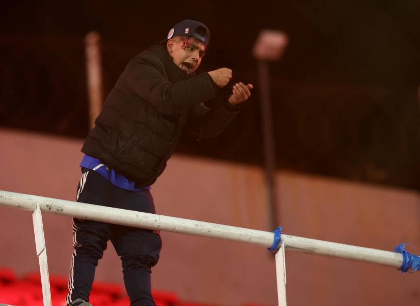Pelea entre hinchas de Independiente de Avellaneda y Universidad de Chile por Copa Sudamericana