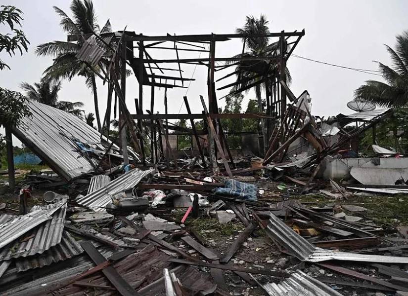 Casa destruida por el conflicto entre Tailandia y Camboya.