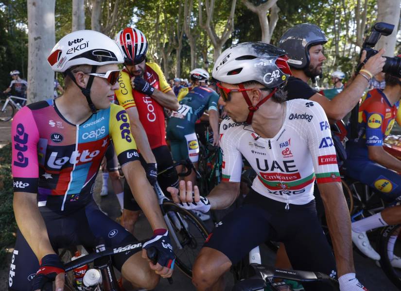 El pelotón de la 80 edición de la Vuelta a España se detuvo de manera abrupta a unos 57 kilómetros de la meta debido a los disturbios que se han producido en varias calles del centro de Madrid, donde los manifestantes propalestinos han ocupado las calzadas y han protagonizado enfrentamientos con la Policía.