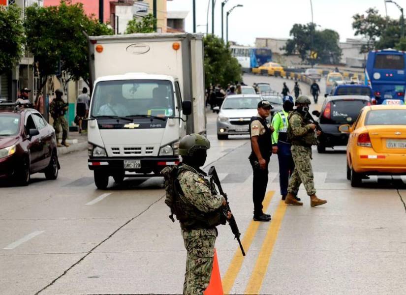 Durante el estado de excepción, los militares colaborarán con la Policía.
