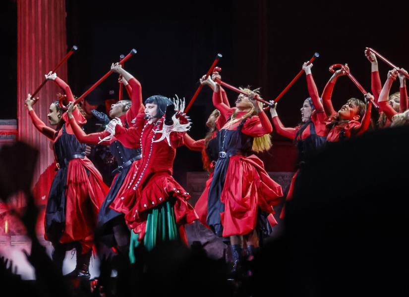 La cantante y compositora estadounidense Lady Gaga se presentó en un macroconcierto gratuito en la playa de Copacabana.